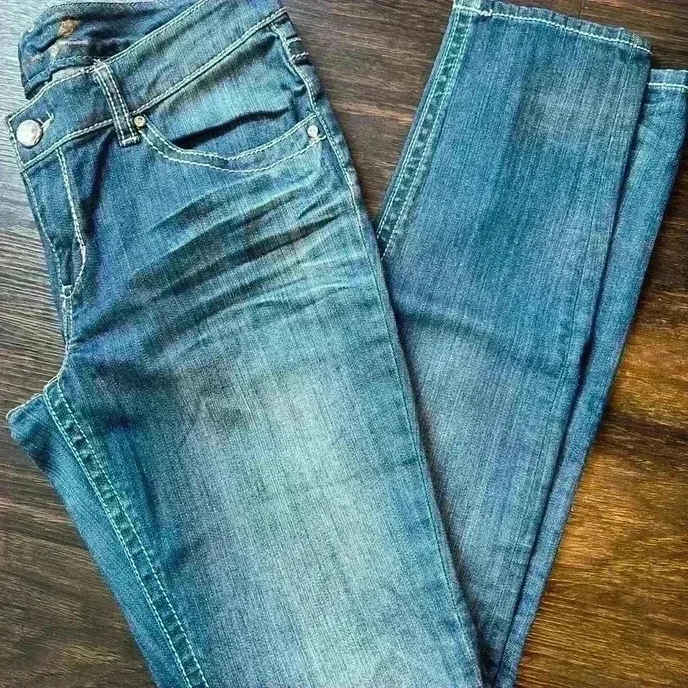 SEVEN7 Slim Fit Heavy Stitched Women's Blue Jeans Size 8 Bedazzled Rivets